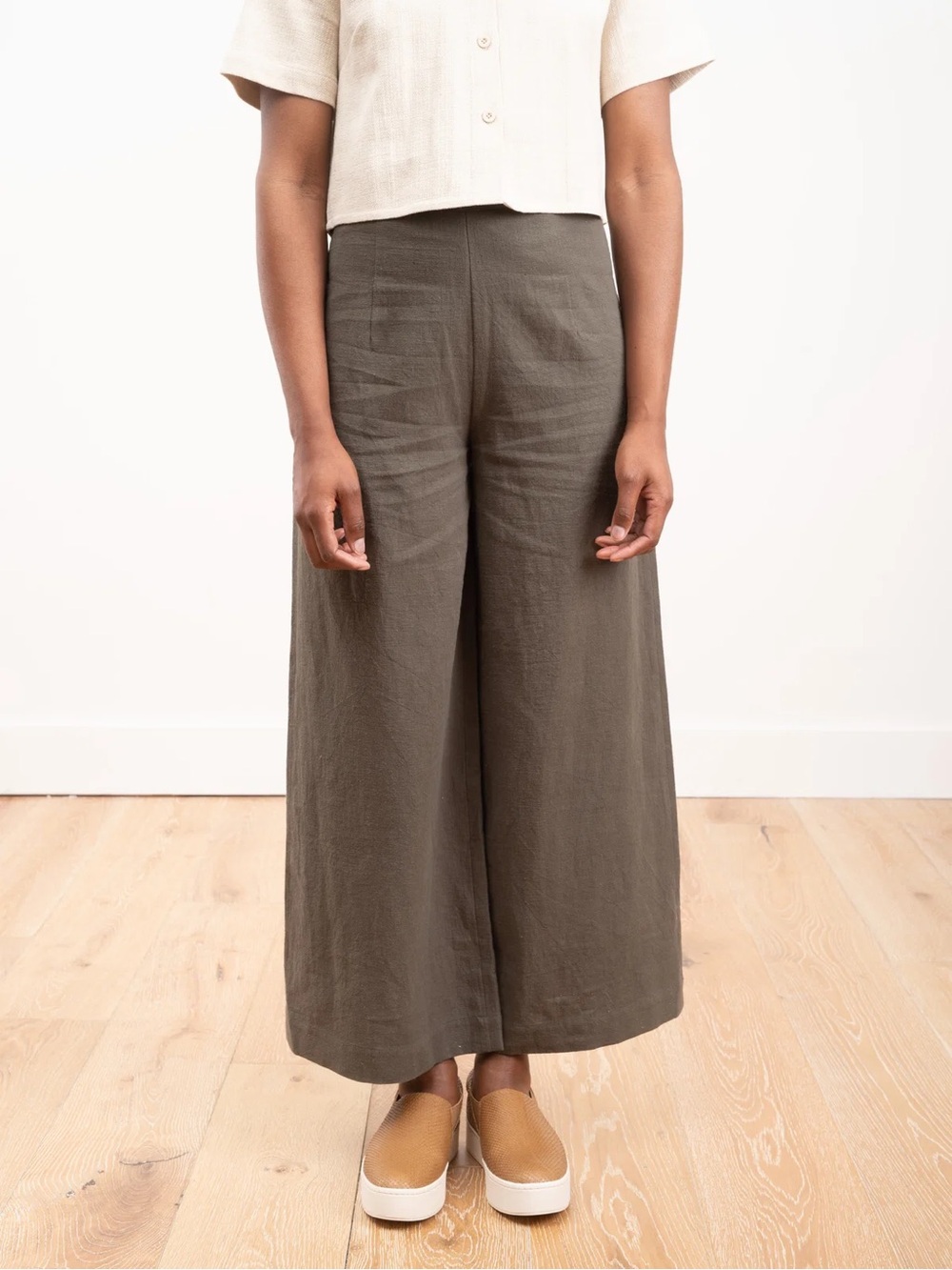 7115 by szeki
signature wide leg trouser - like brown. Tan
regular price
$188